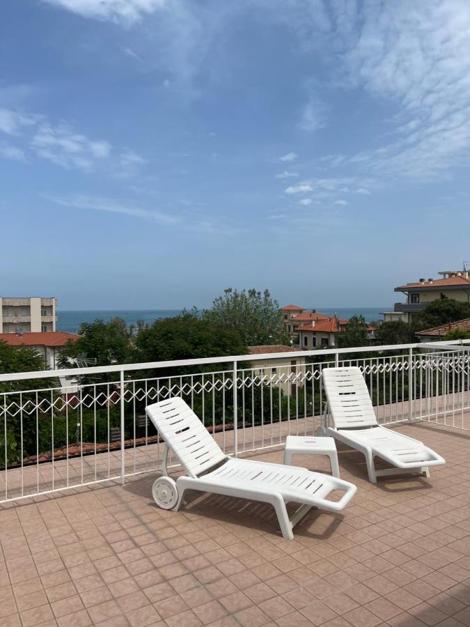 Hotel Villa Dei Fiori - Sul Mare Con Piscina Viserbella di Rimini Εξωτερικό φωτογραφία