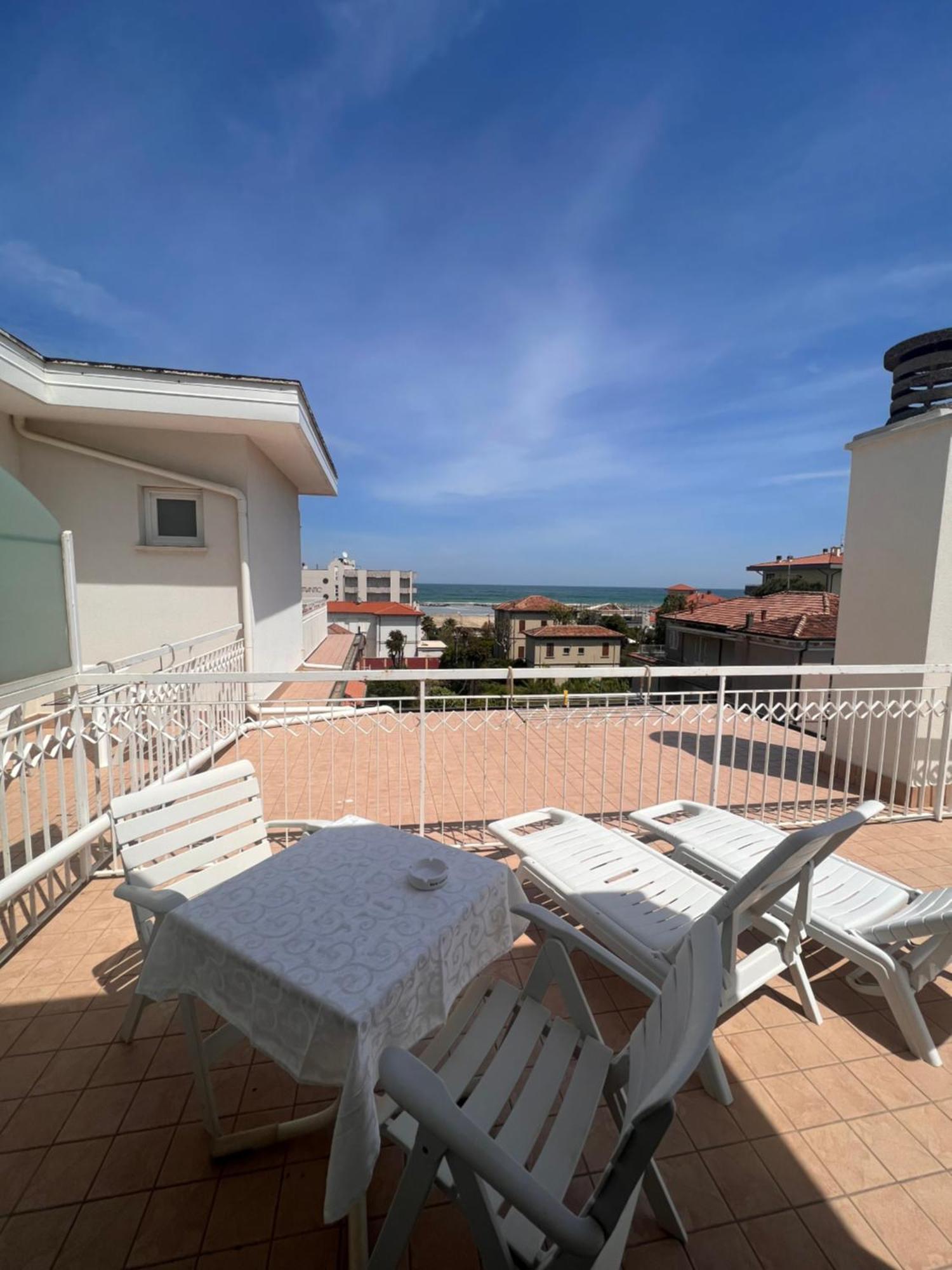 Hotel Villa Dei Fiori - Sul Mare Con Piscina Viserbella di Rimini Εξωτερικό φωτογραφία